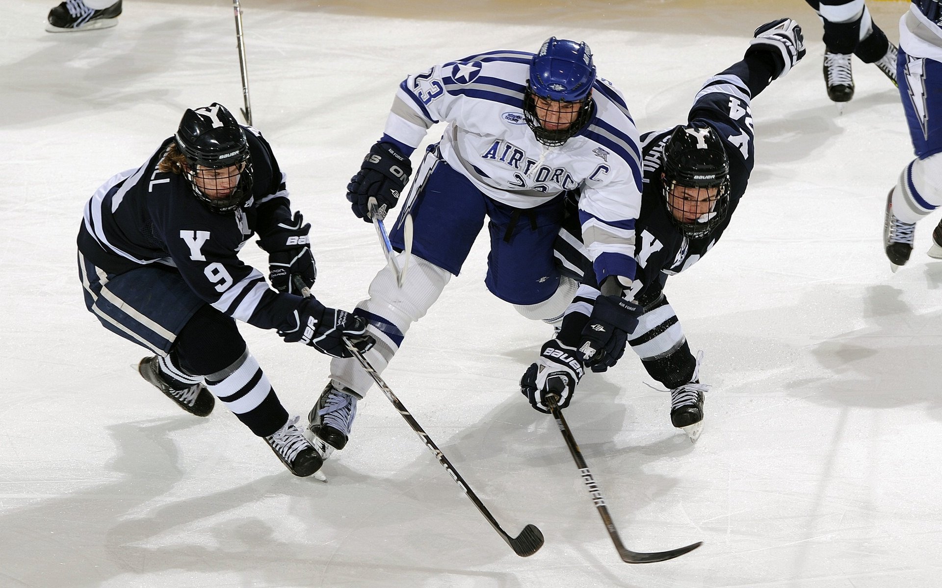 世界杯决赛：裁判整体表现稳健 双方鲜有对判罚提出质疑